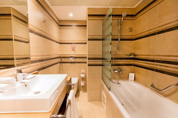 Coral Muscat One-Bedroom Deluxe Bathroom