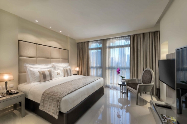 Bahi Ajman Palace Hotel Deluxe Suite Bedroom